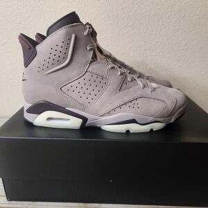 Jordan Men's Taupe and Dark Purple Sneakers